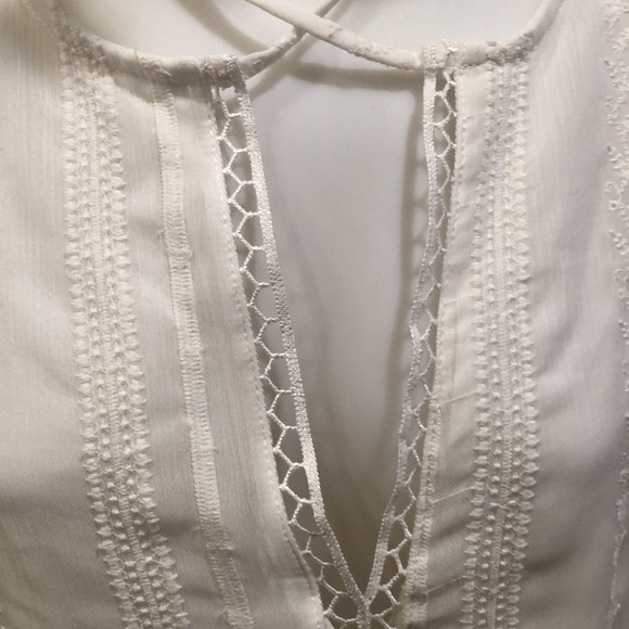 ASTR The Label White blouse sz medium. Beautiful embossing New w/o tags - Picture 7 of 8